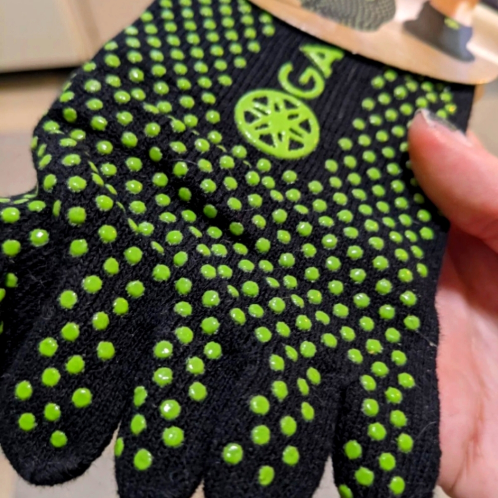GAIAM Yoga Socks AND Gloves